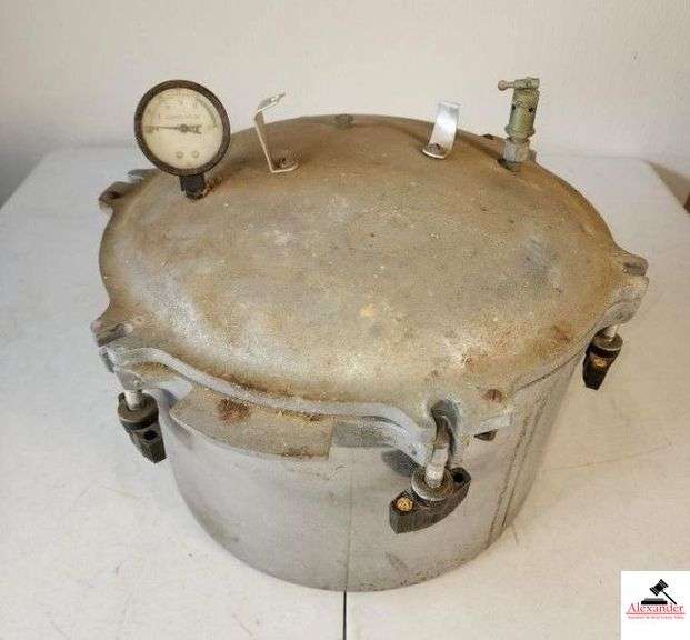 VINTAGE PRESSURE COOKER - USED - (SHOP) image
