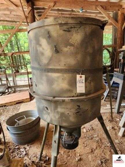 MOULTRIE DEER FEEDER WITH LID MOULTRIE FEEDING SCALES - 440LB X 2LB - DEER FEED - WEED CONTROL - (IMP. SHED) image