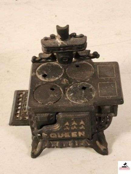 QUEEN IRON COOK STOVE SALESMAN SAMPLE 4 EYES - VERY DECORATIVE - (GARAGE) image