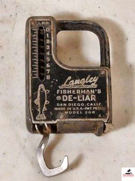 1950 LANGLEY FISHERMAN'S DE-LIAR FISH SCALE - SHOWS SOME WEAR, PAINT WORN - SPRING STILL TIGHT - (LR CHINA CABINET) image