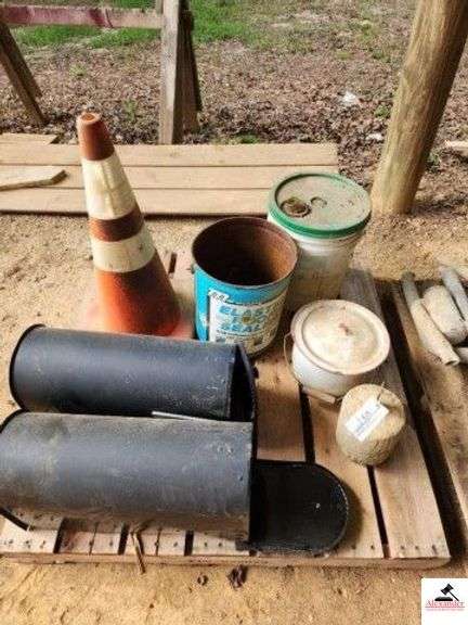 PALLET - MISC. - CONCRETE BOAT ANCHOR - 2 MAIL BOX BUCKETS - WHITE PORCELAIN CHAMBER -  ORANGE PEPRUM ALUM. MD. 410 STEP LADDER (BENT) image