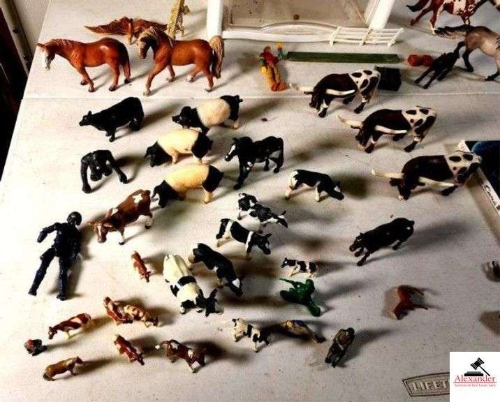PLASTIC BOX OF TOY ANIMALS - WiFi GAMES ODD PIECES OF FENCING - PIGS - COWS - LONGHORNS - HORSES - DINOSAURS - ACTION HEROS - GORILLA - Wii SPORTS - Wii SPORTS  RESORT - CARS 2 - SUPER MARIO GALAXY - (UPSTAIRS) image