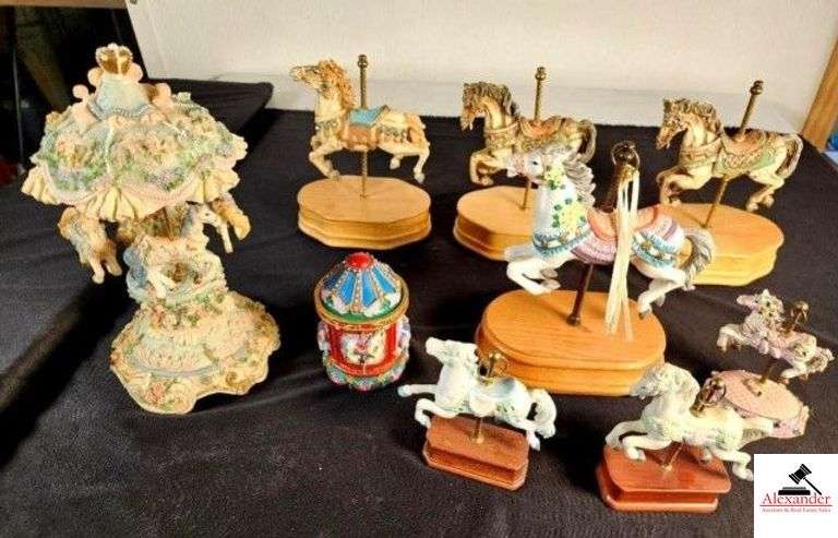 CIRCA 2001 CAROUSEL - PLAYS "CAROUSEL WALTZ" MERRY-GO-ROUND (WORKS) - MINITURE PAINTED CAROUSEL - (3) MUSICAL CAROUSEL HORSES ON WOOD BASES - (WORKS) - (2) MINITURE CAROUSEL HORSES ON WOOD BASE - 1 CERAMIC CAROUSEL HORSE image