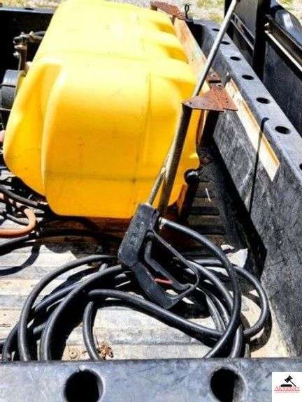 12 VOLT SPRAYER WITH WAND REMCO 5500 SERIES PUMP - OPEN FLOW 4.0 GPM - 12V - +/- 25 GAL TANK - (SHOP) image