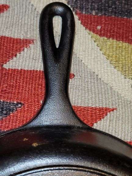 Lodge cast iron #8 skillet, 10.25" has assist handle