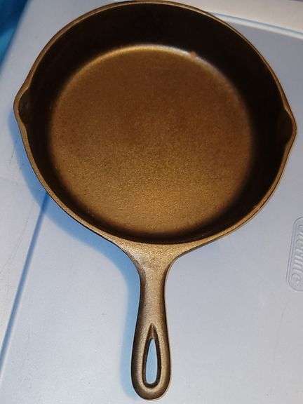 3 notch Lodge, heat ring #6 cast iron skillet, MM 2. CASTING IMPERFECTION; NOT CRACKED!