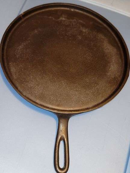 Wagner Ware Sydney 0 cast iron griddle 10", seasoned