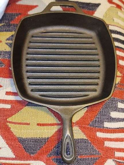 Lodge square Griddle cast iron pan, 10.5" square with assist handle