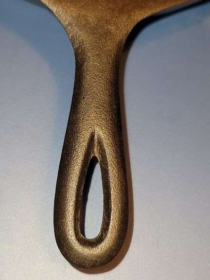 3 notch Lodge, heat ring #6 cast iron skillet, MM 2. CASTING IMPERFECTION; NOT CRACKED!