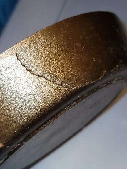 3 notch Lodge, heat ring #6 cast iron skillet, MM 2. CASTING IMPERFECTION; NOT CRACKED!