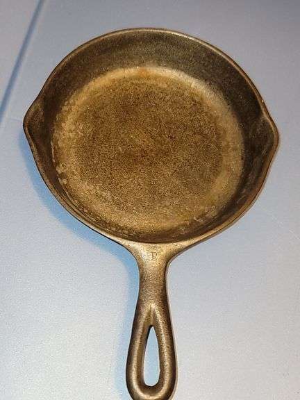 Single notch Lodge 1930s #3 skillet, MM 3, No wobble, no spin