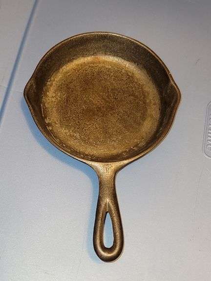 Single notch Lodge 1930s #3 skillet, MM 3, No wobble, no spin