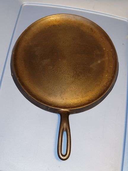 Wagner Ware Sydney 0 cast iron griddle 10", seasoned