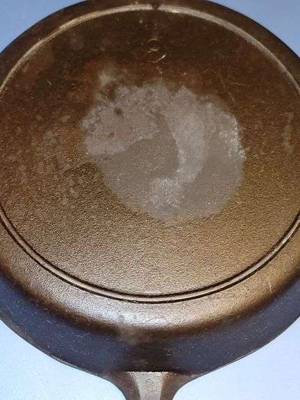 3 notch Lodge #8 skillet, 10.5", MM S