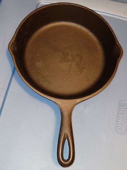3 notch Lodge cast iron skillet #5, MM D2
