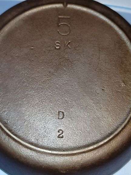 3 notch Lodge cast iron skillet #5, MM D2
