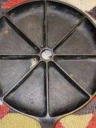 Cast iron #8 corn bread skillet, 8 pieces, MM H