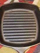 Lodge square Griddle cast iron pan, 10.5" square with assist handle