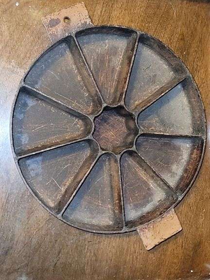 Cornbread pan. This is not cast iron. 9 pieces and the middle