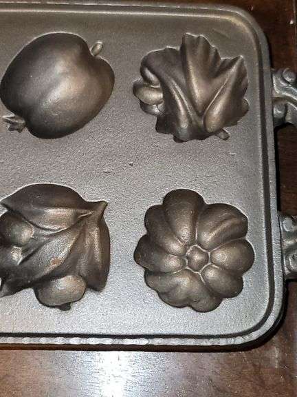 John Wright cast iron fruit gem pan. Cast in Wrightsville. New.