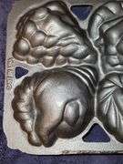 John Wright cast iron seashell gem pan. New never used