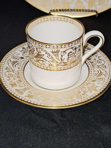 Wedgwood Florentine Gold (Golden Dragon) One 10 piece place setting as shown.