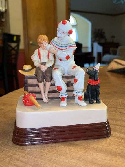 Vintage (1985) Norman Rockwell “The Runaway” Porcelain Figurine Music Box…..working condition image