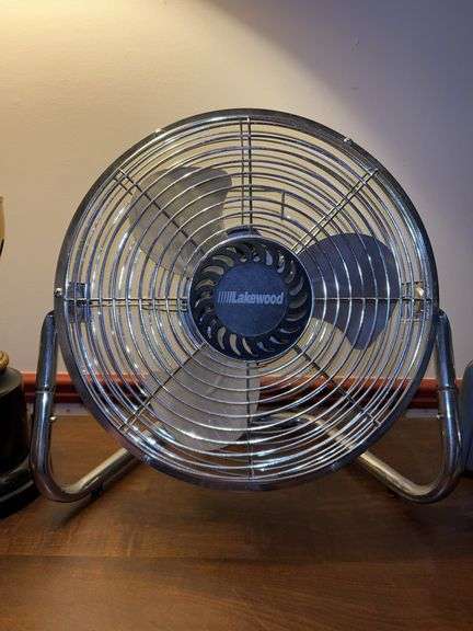 Lakewood 15” 3-speed metal blade fan in working condition image