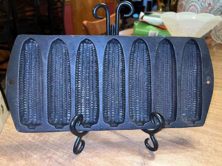 Vintage Cast Iron D 7-slot Corn Muffin Pan image