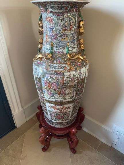 Chinese Porcelain Famille Rose Vase 19th century image