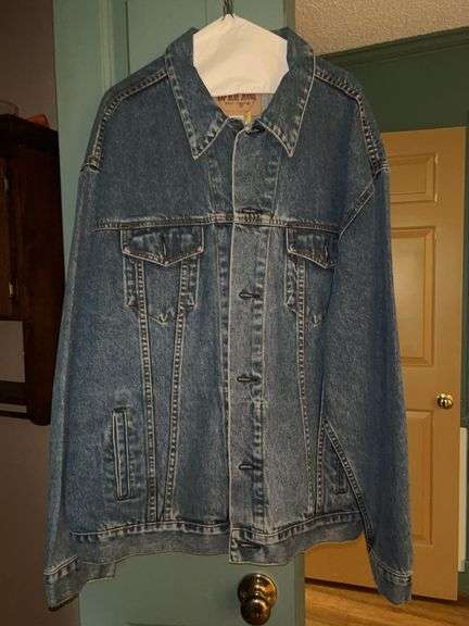 Men’s Gap Blue Jeans Denim Jacket…..3XL and has been dry cleaned image