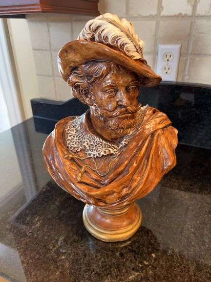 Large Solid Musketeer Shelf Decor image