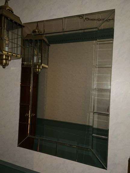 Gorgeous rectangular wall mirror with beveled glass panels…..27-1/2 x 39-1/2 image