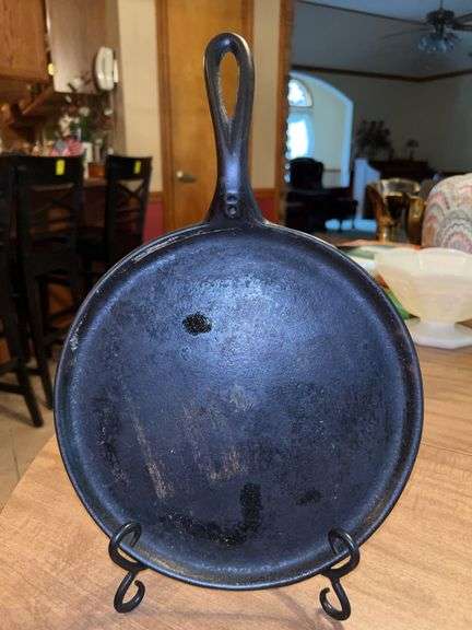 Cast iron #8 griddle image
