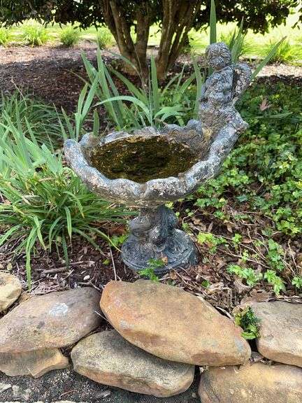 Heavy concrete birdbath image