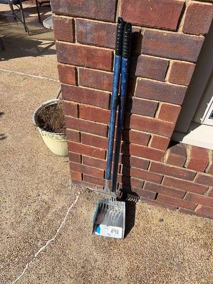 2-in-1 Coop Scoop Tool