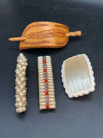 Nice grouping of vintage hair clips image