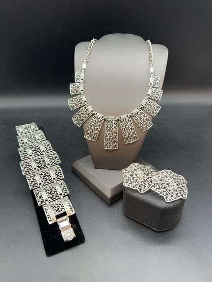 Beautiful vintage Sarah Coventry “Lady of Spain 3-piece set…..earrings are clip-on image