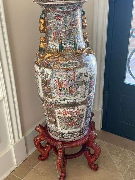 Chinese Porcelain Famille Rose Vase image