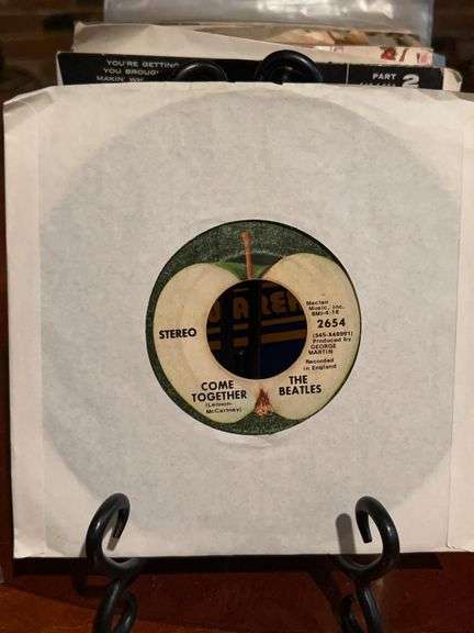 Large grouping of 45s…..pics are just a sampling image