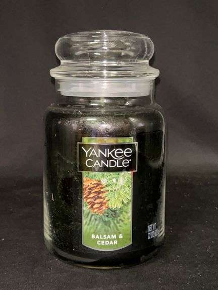 NEW 22 oz. Yankee Candle jar in Balsam & Cedar scent
