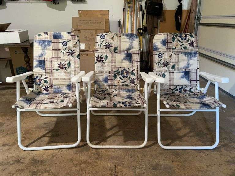 Set of 4 very nice golfing lawn chairs (4th one is upstairs and will be brought down) image