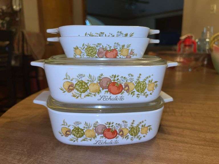 (2) Vintage Corning Ware Spice of Life lidded 1 qt. L’Echalote casserole dishes and (2) 1-3/4 cup serving pieces….there is a chip on the knob of one lid image