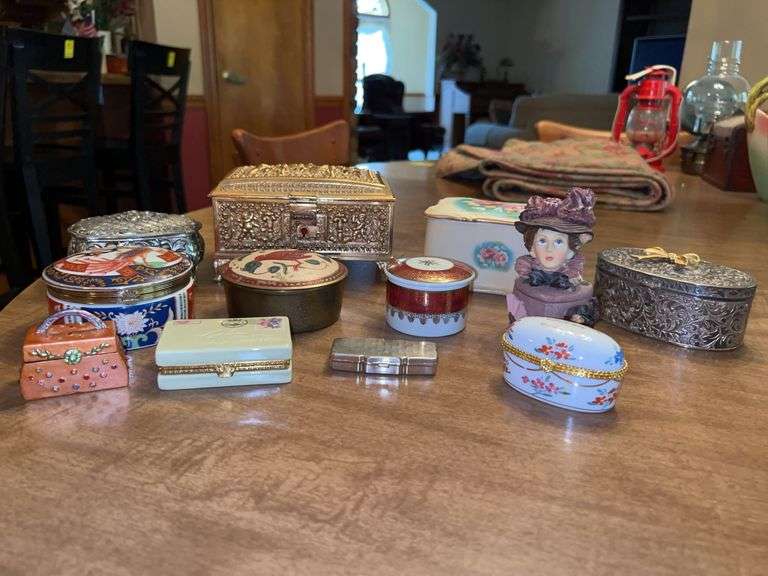 Nice grouping of trinket/pill/jewelry boxes…..decorative gold tone is musical and works image
