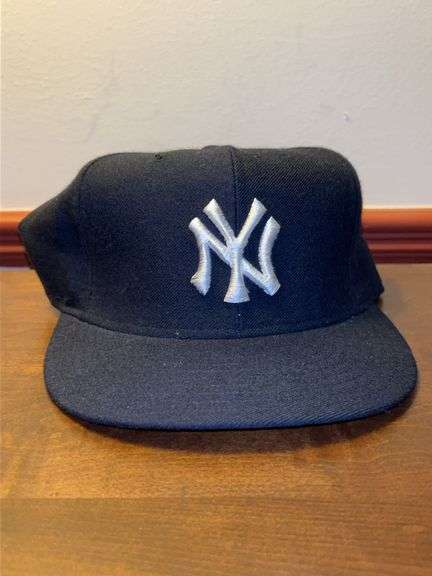 New Era 100% wool 59FIFTY New York Yankees fitted cap…..size 7-5/8 in good condition image