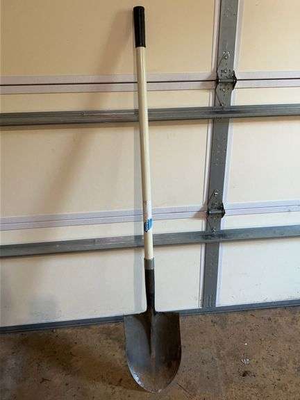 Yard ‘n Go fiberglass handle shovel image
