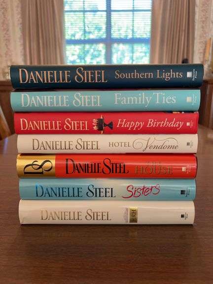 Grouping of (7) hardback editions of Danielle Steel novels….all are in great condition and have dust jackets