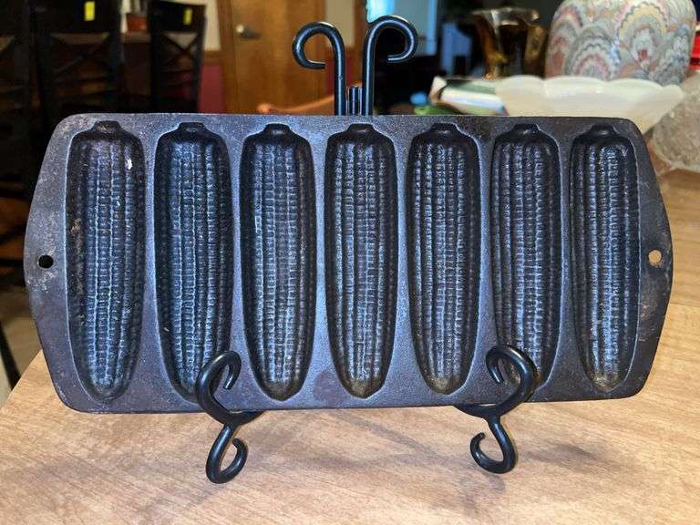 Vintage Cast Iron H2 7-slot Corn Muffin Pan image