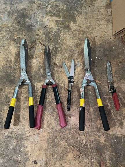 Grouping of (5) pair of pruning tools image