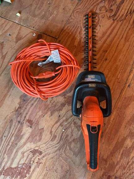 Black & Decker 22” hedge trimmer with extension cord (length unknown) image